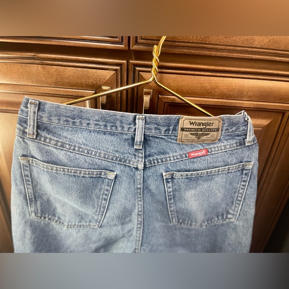 Wrangler Jeans Size 32x30 Regular Fit - Picture 3 of 9